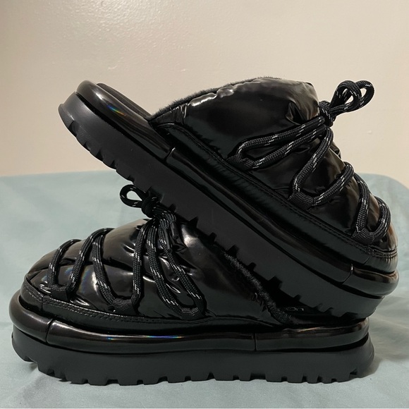 UGG Slide - Picture 3 of 6